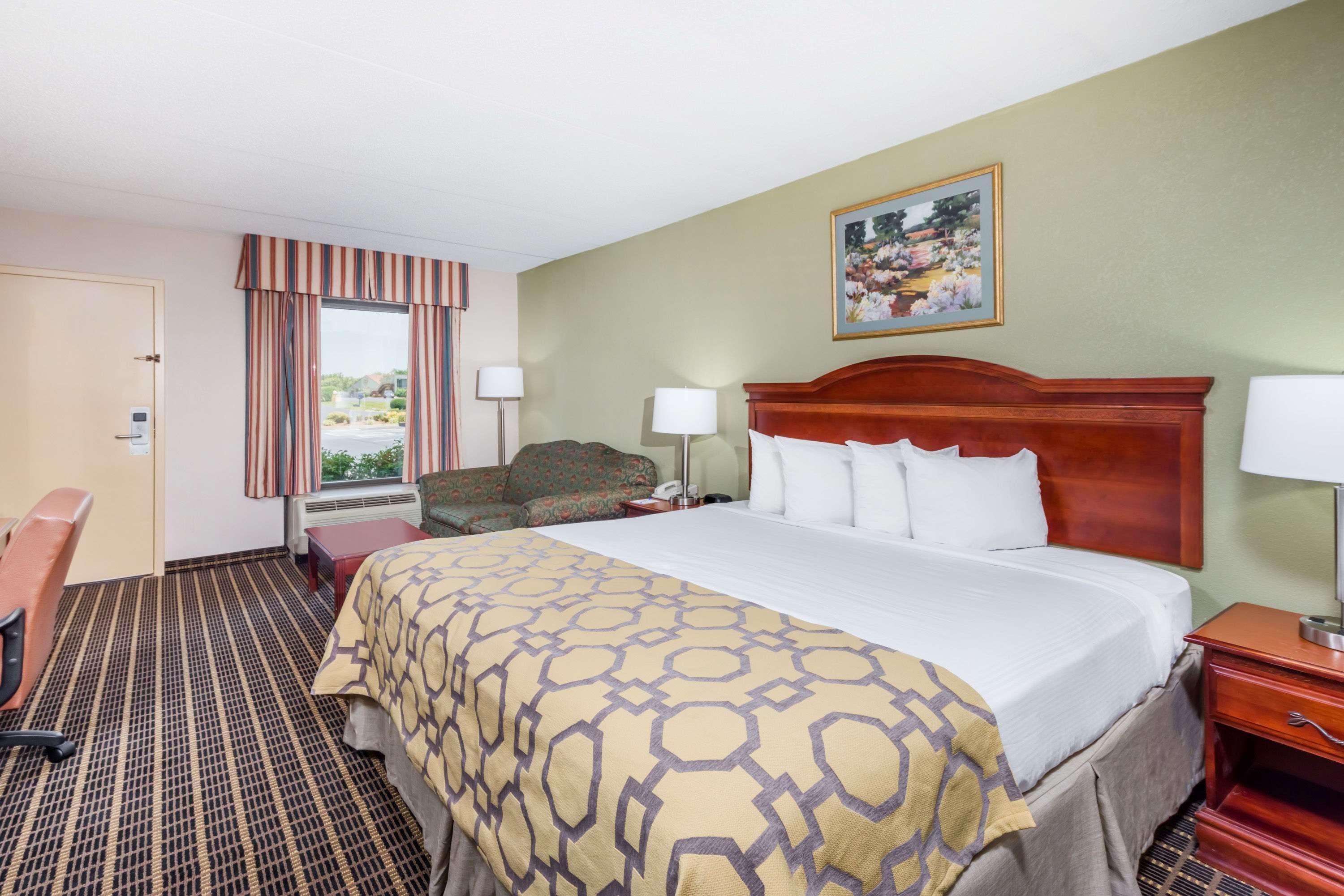 Baymont By Wyndham Clarksville Northeast Exterior photo