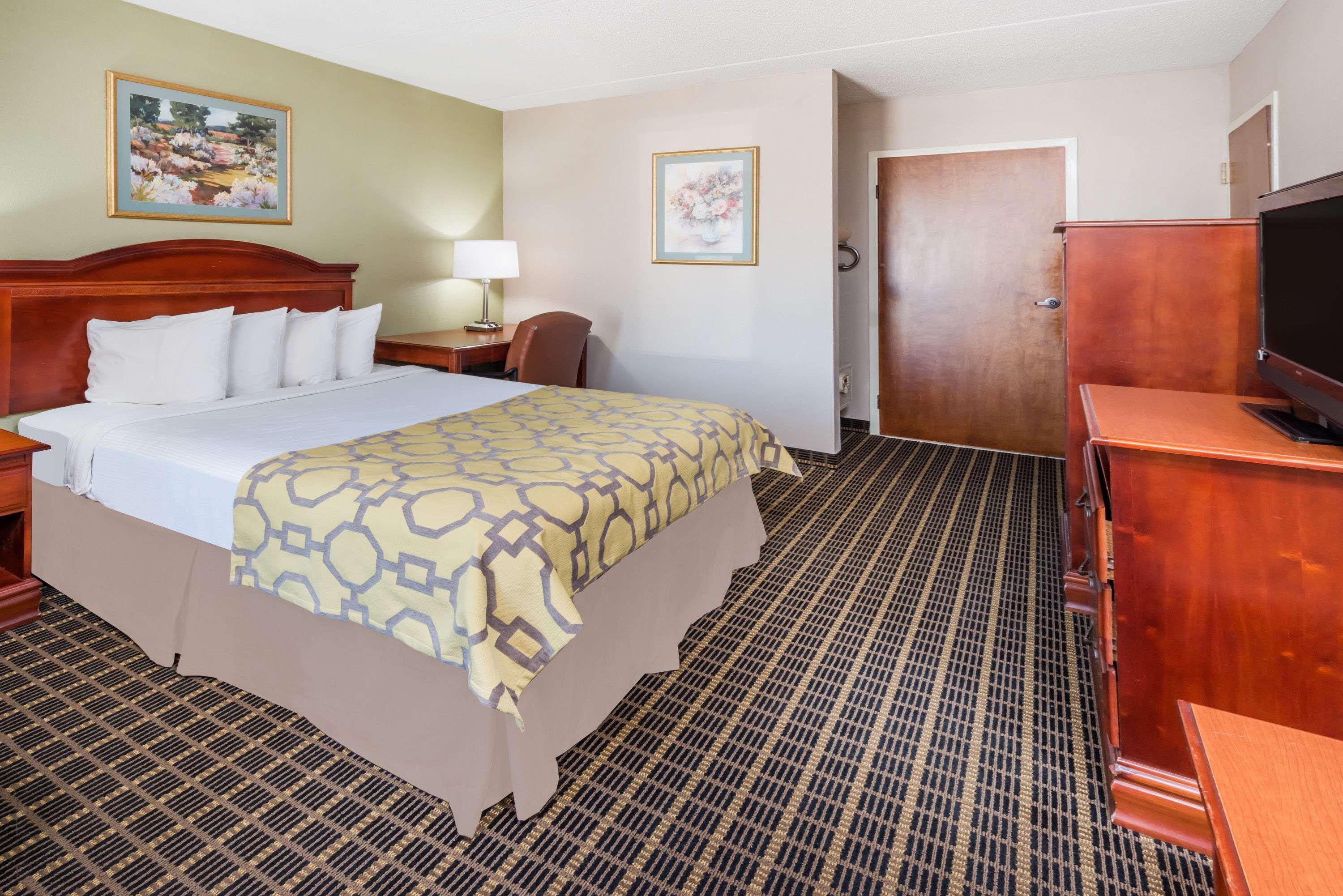 Baymont By Wyndham Clarksville Northeast Exterior photo