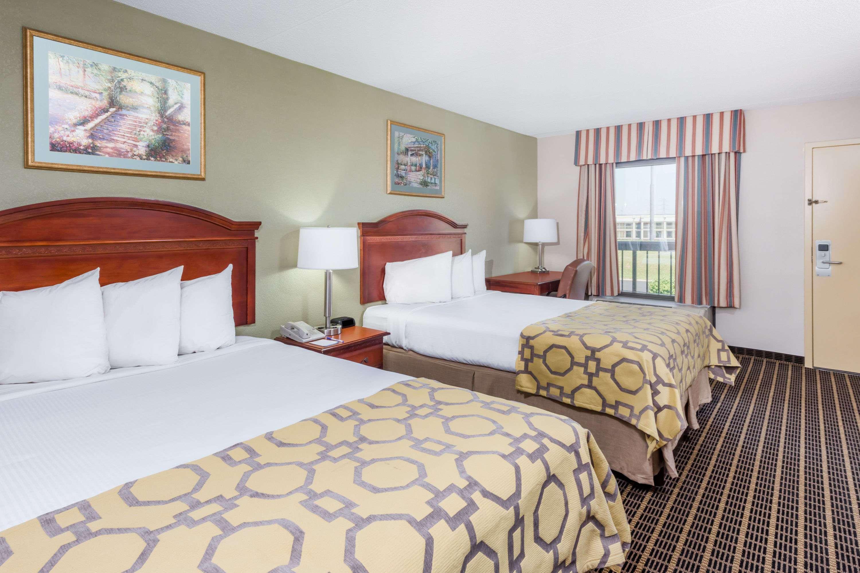 Baymont By Wyndham Clarksville Northeast Exterior photo