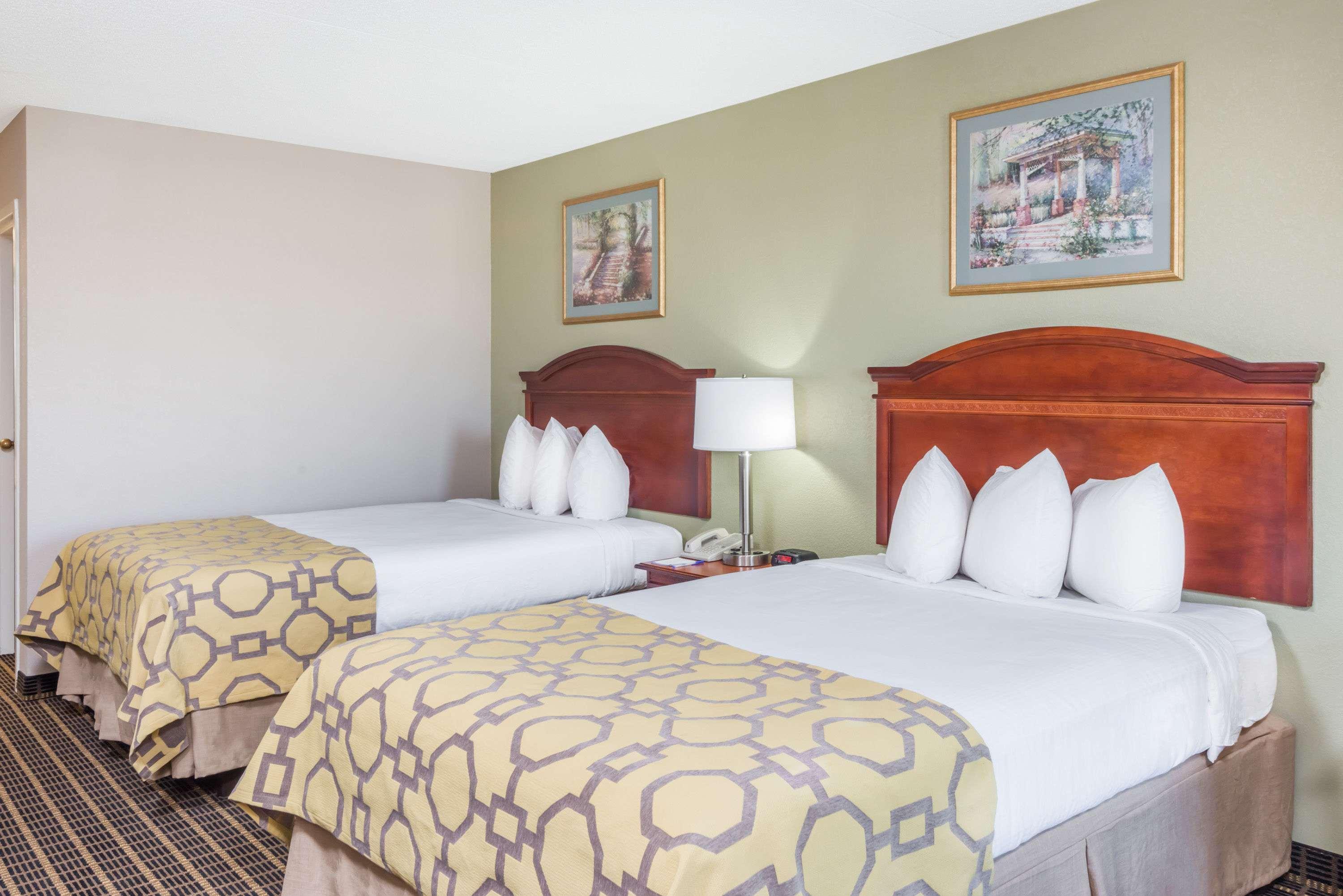 Baymont By Wyndham Clarksville Northeast Exterior photo