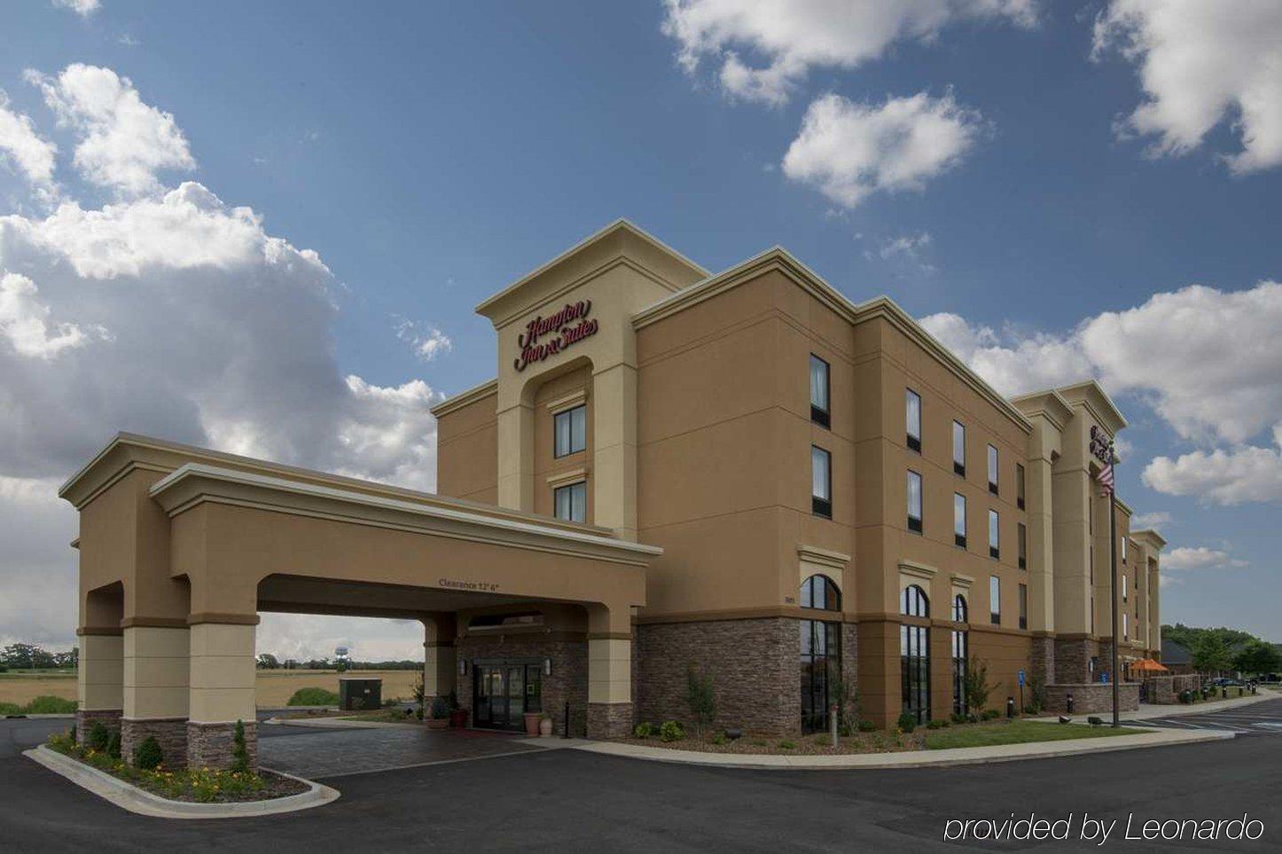 Baymont By Wyndham Clarksville Northeast Exterior photo
